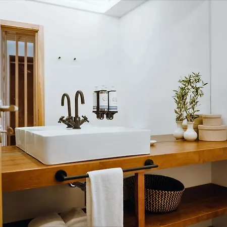 Casa Do Santo - Wine & Tourism * Provesende