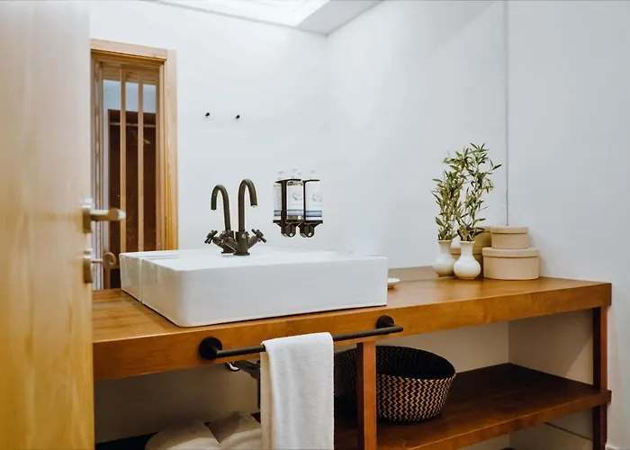 Casa Do Santo - Wine & Tourism * Provesende