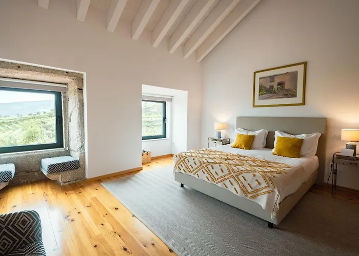 Casa Do Santo - Wine & Tourism * Provesende